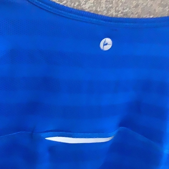 Active Life NEW - Sz M - Lightning Blue meshy-ish Gym work out cover sport shirt - Picture 3 of 7